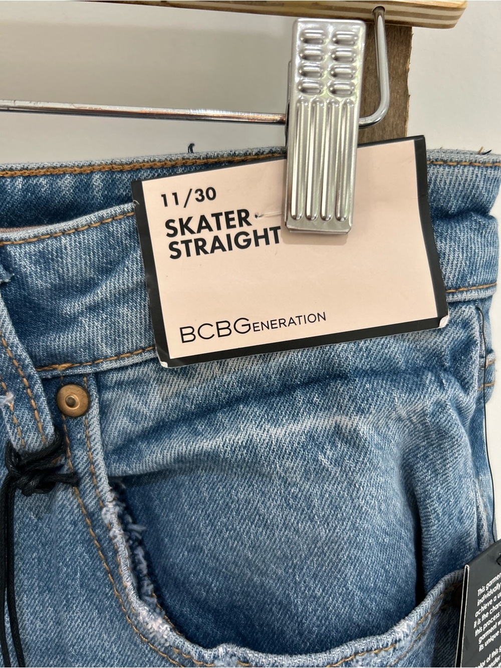 BCBGeneration Skater High Rise Straight Leg Medium Wash Jeans Sz 11/30 NWT - Picture 11 of 11